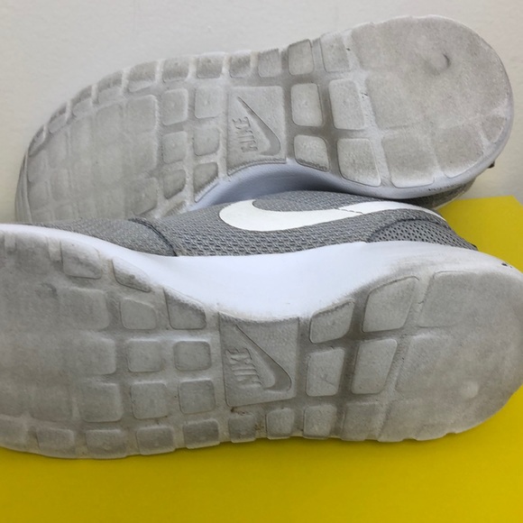 NIKE • Gray Roshe One Sneakers Casual Shoes Sz 6US - Picture 5 of 8
